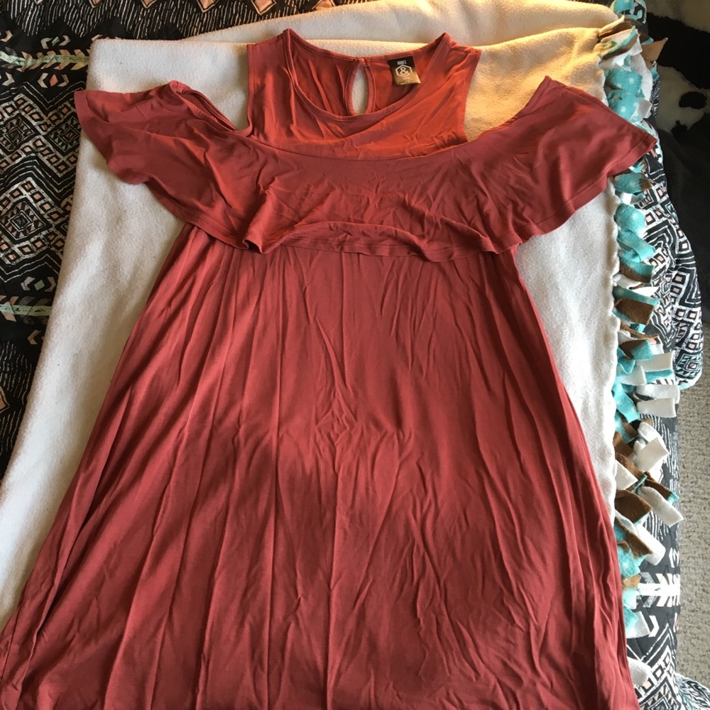 Agnes & Dora cold shoulder tunic size L